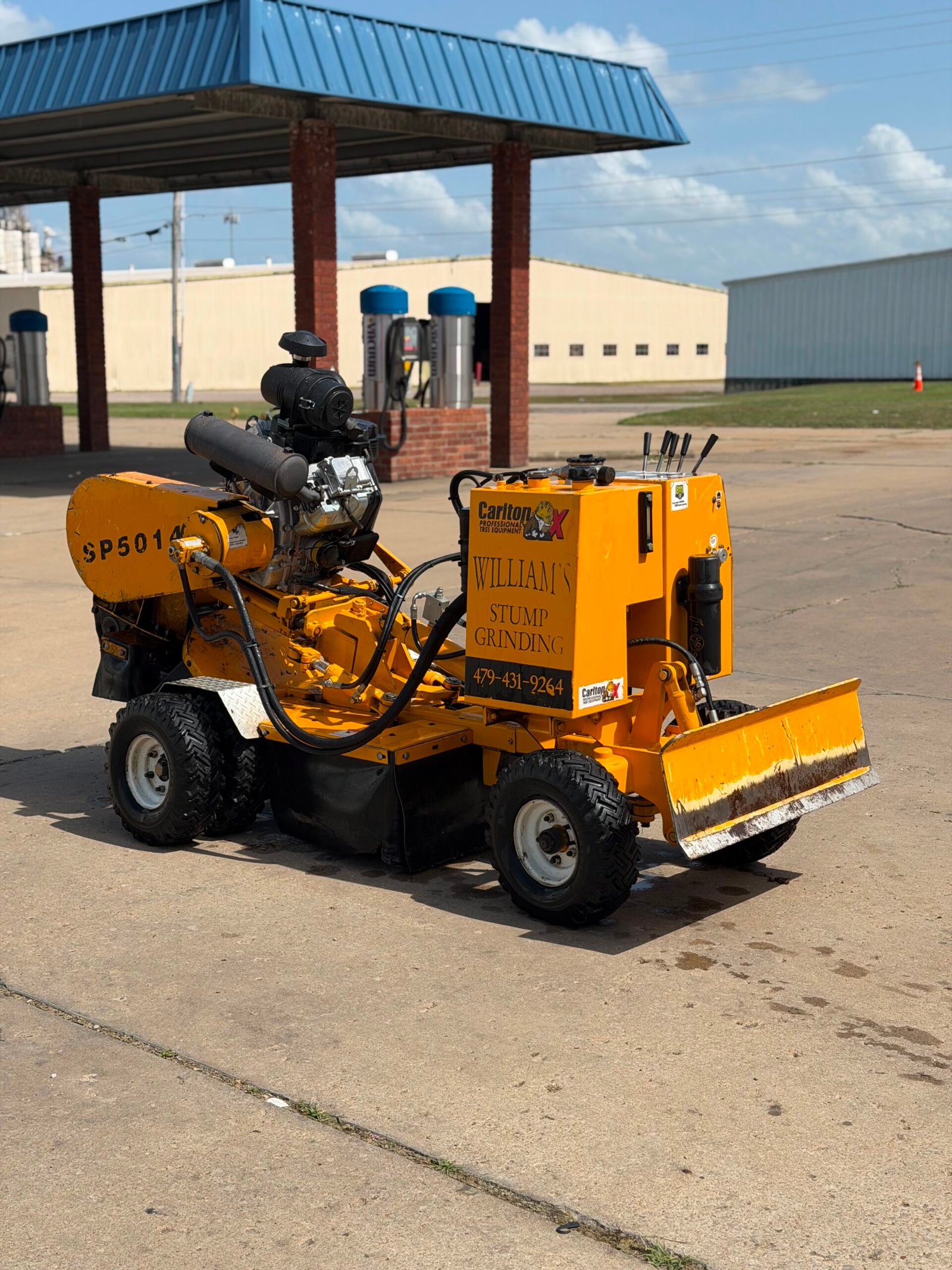Stump grinding machine
